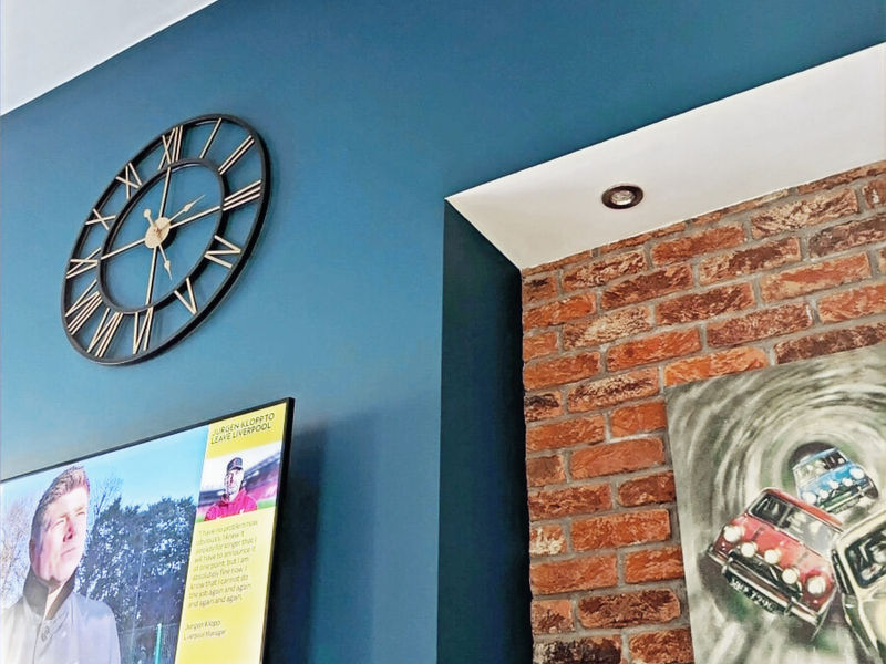 Brick-slip chimney breast media wall